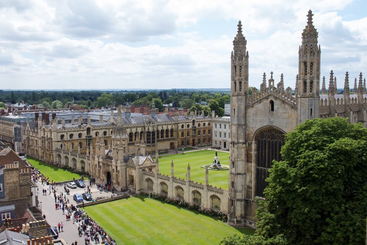 Cambridge Tourism Statistics 2026: Visitors, Hotels & Trends