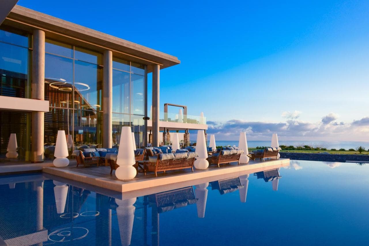 12 luxury beachfront hotels in Crete: The best in 2026