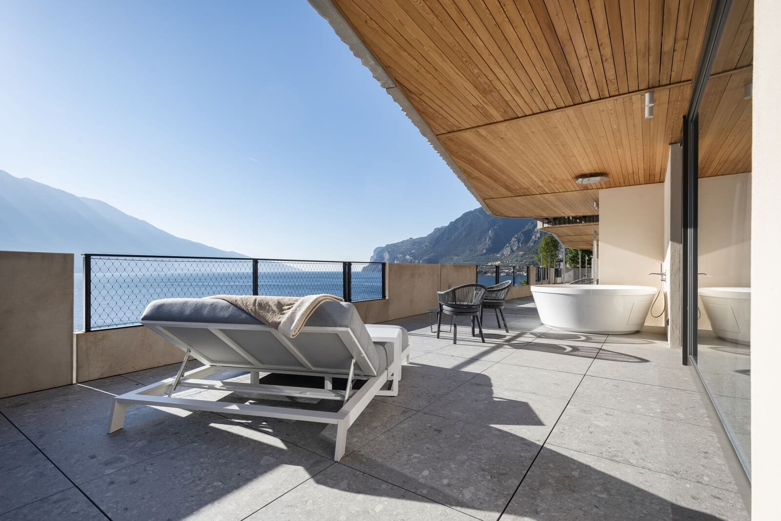 EALA My Lakeside Dream – photo 4