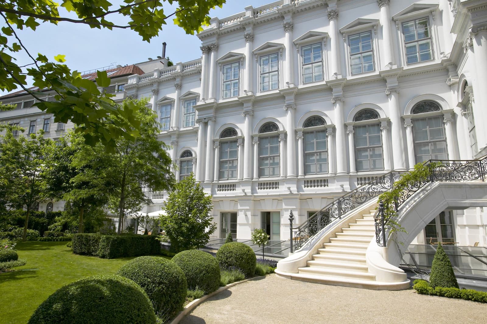 Palais Coburg – photo 4